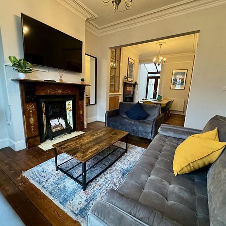 Large Citycentre Townhouse & Hot Tub, Pool Table And Offroad Parking Cardiff Luaran gambar