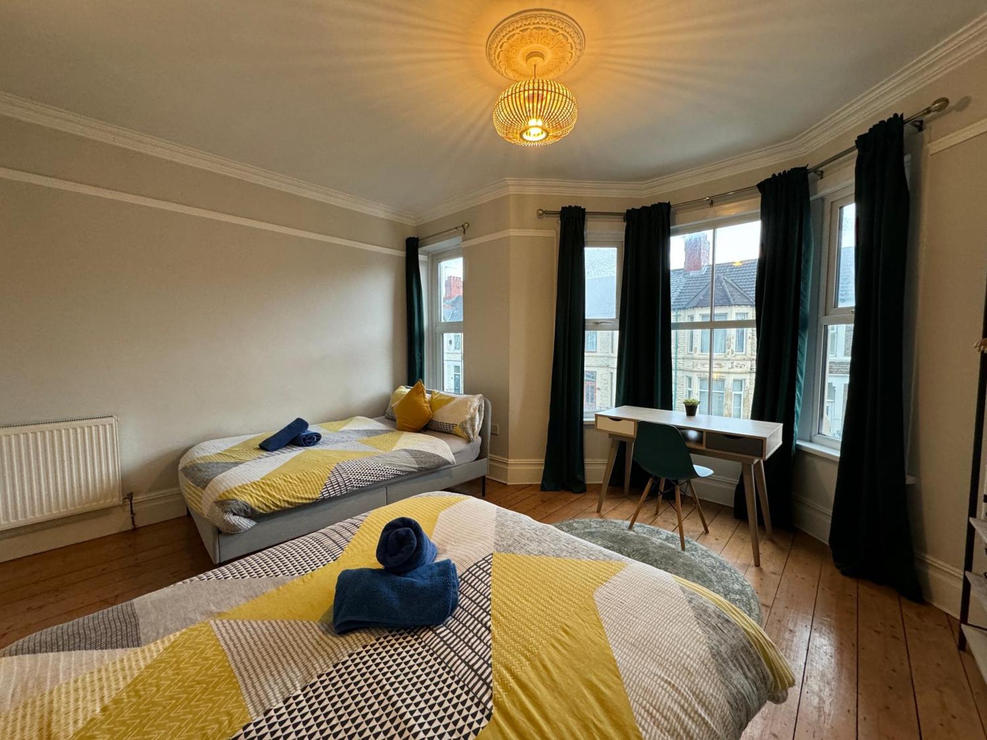Large Citycentre Townhouse & Hot Tub, Pool Table And Offroad Parking Cardiff Luaran gambar