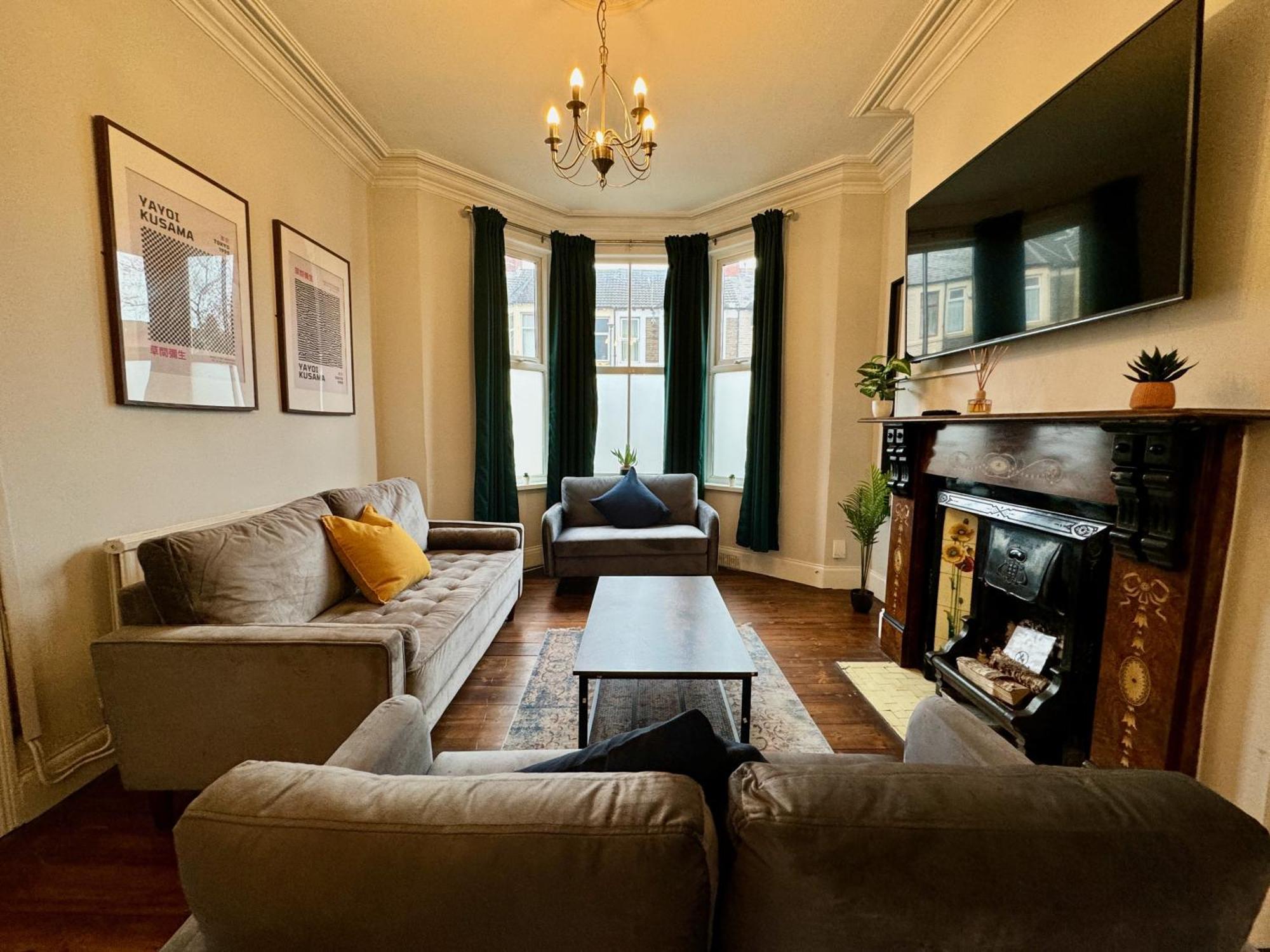 Large Citycentre Townhouse & Hot Tub, Pool Table And Offroad Parking Cardiff Luaran gambar