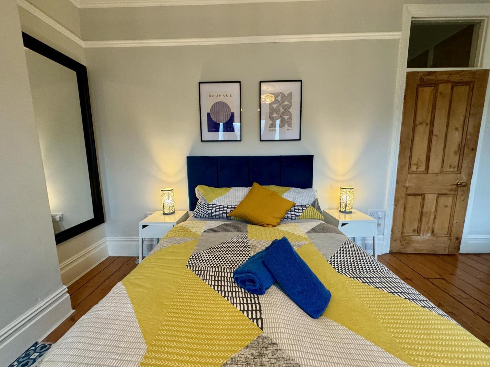 Large Citycentre Townhouse & Hot Tub, Pool Table And Offroad Parking Cardiff Luaran gambar