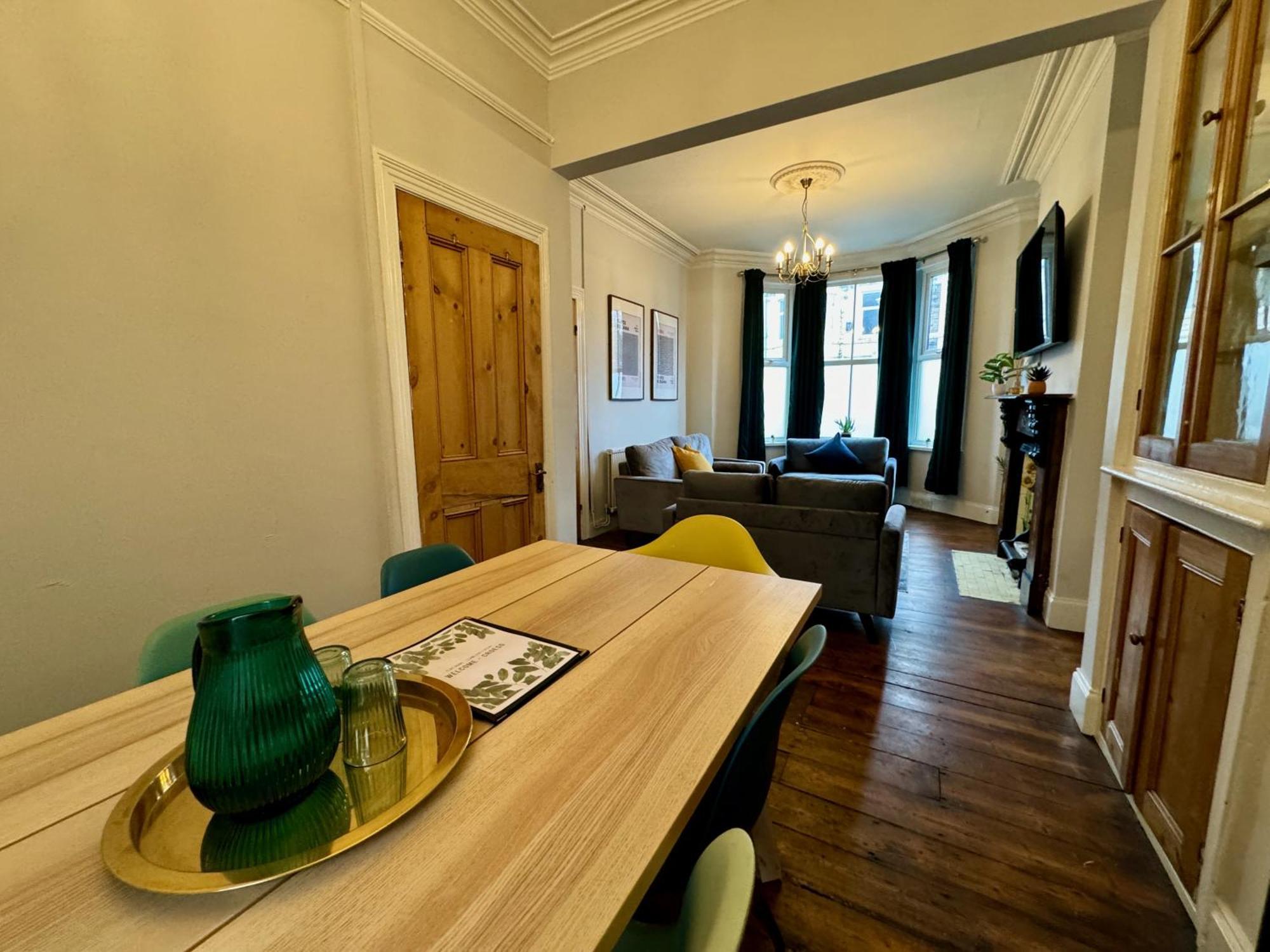 Large Citycentre Townhouse & Hot Tub, Pool Table And Offroad Parking Cardiff Luaran gambar