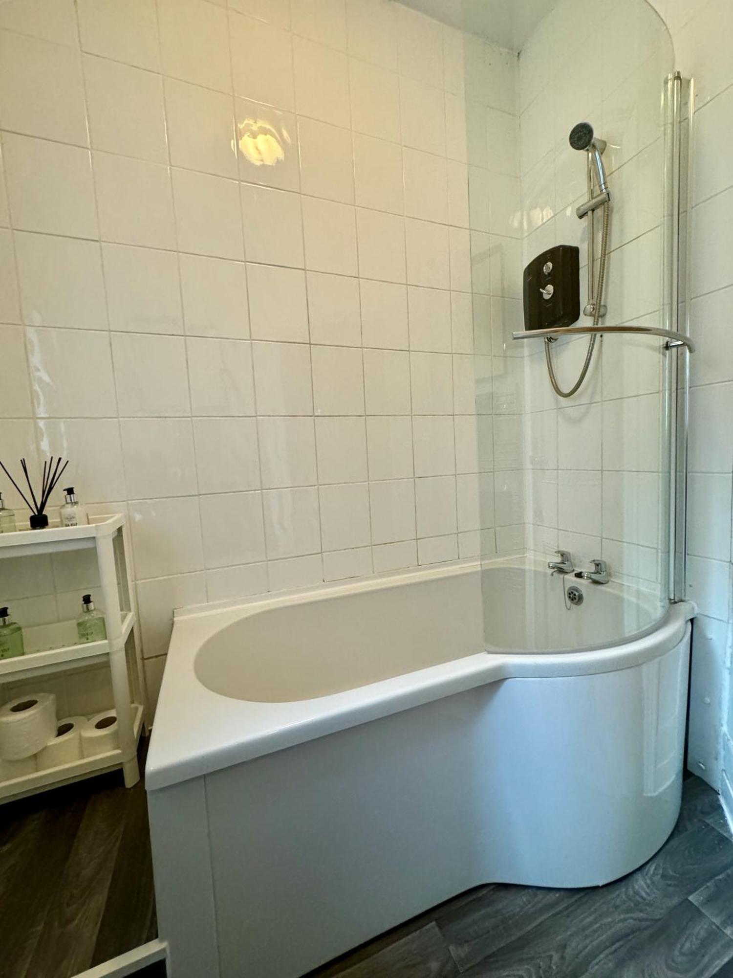 Large Citycentre Townhouse & Hot Tub, Pool Table And Offroad Parking Cardiff Luaran gambar