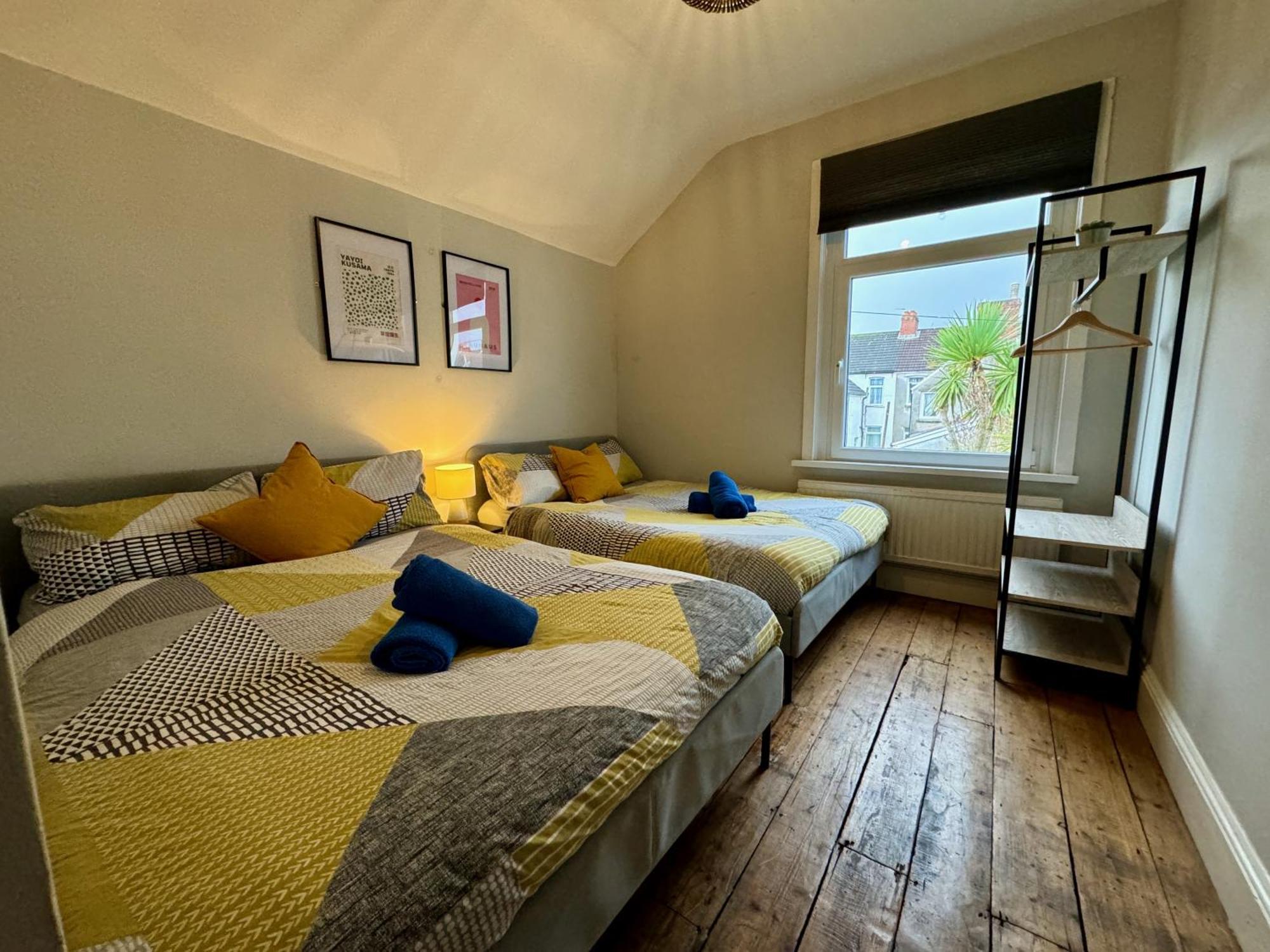 Large Citycentre Townhouse & Hot Tub, Pool Table And Offroad Parking Cardiff Luaran gambar