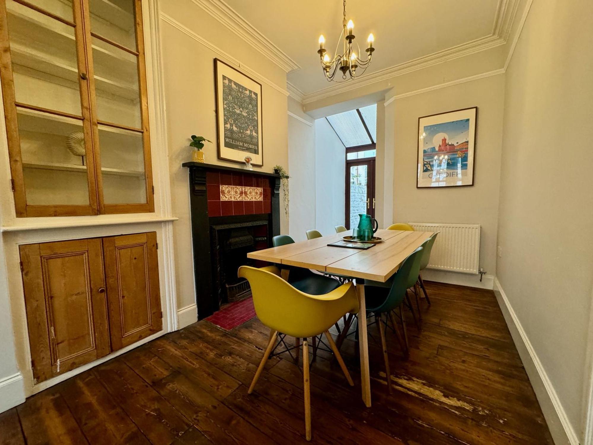 Large Citycentre Townhouse & Hot Tub, Pool Table And Offroad Parking Cardiff Luaran gambar