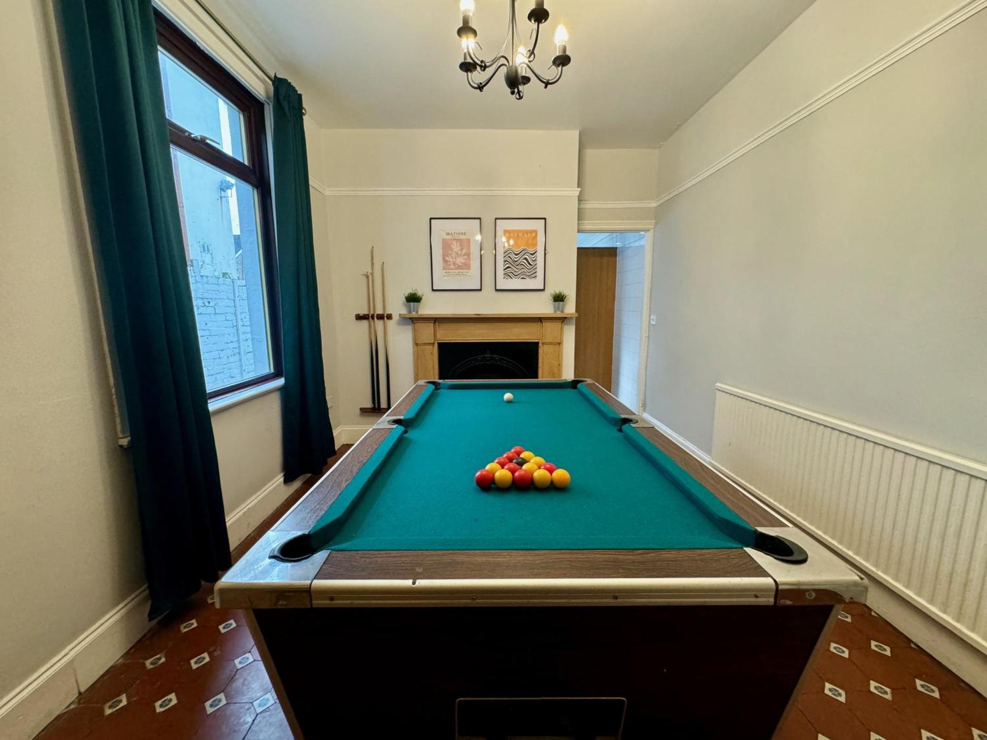 Large Citycentre Townhouse & Hot Tub, Pool Table And Offroad Parking Cardiff Luaran gambar