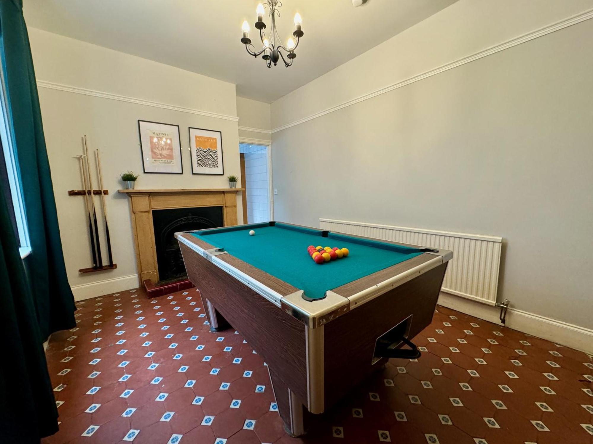 Large Citycentre Townhouse & Hot Tub, Pool Table And Offroad Parking Cardiff Luaran gambar