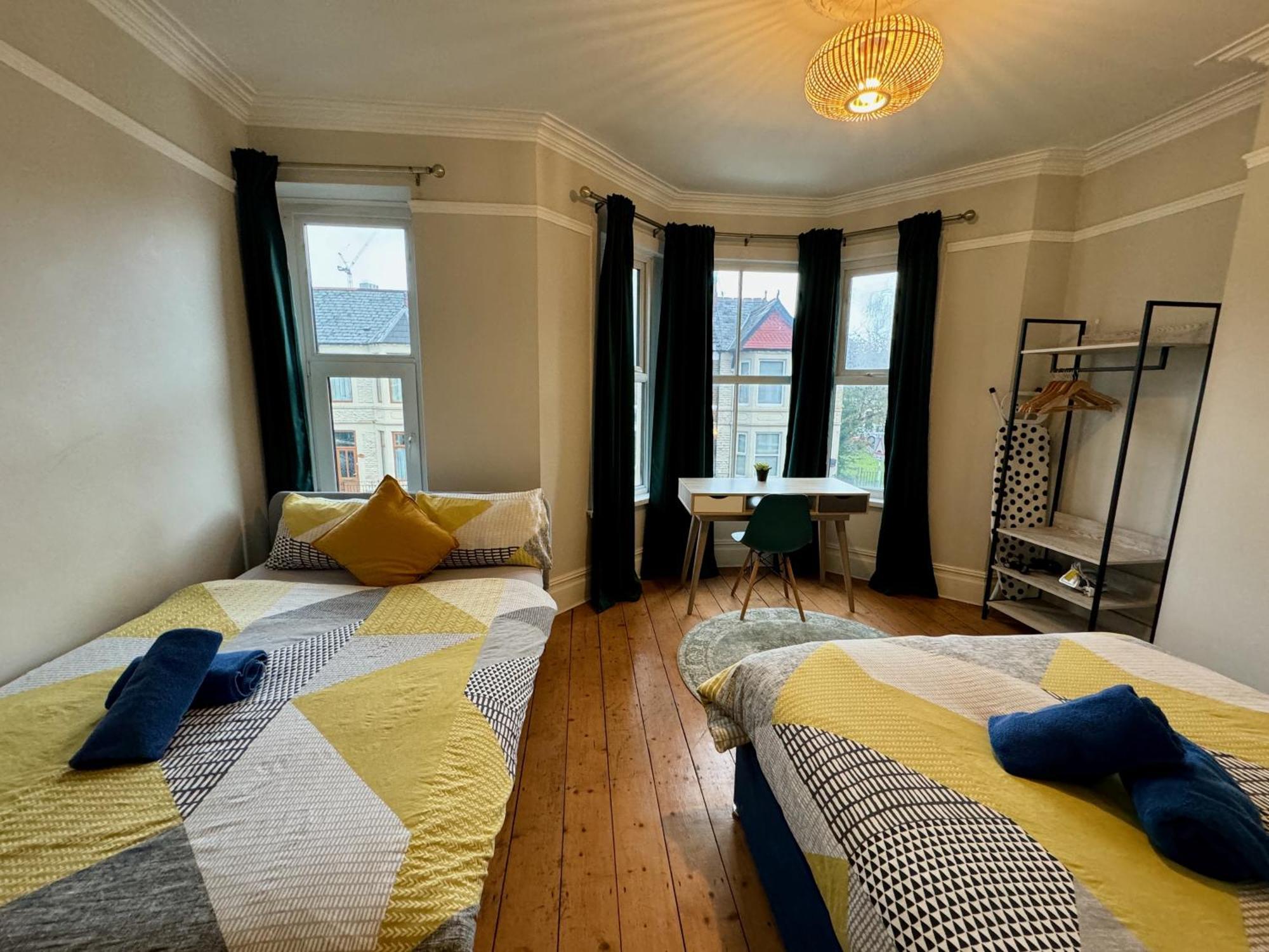 Large Citycentre Townhouse & Hot Tub, Pool Table And Offroad Parking Cardiff Luaran gambar